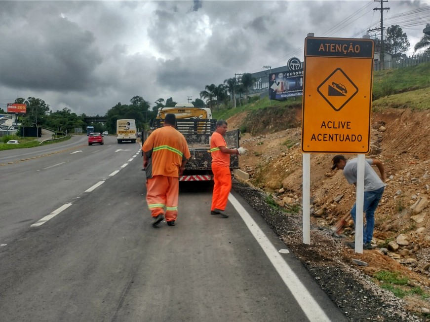 Egr Instala Placas Limitando Temporariamente Passagem De Caminh Es