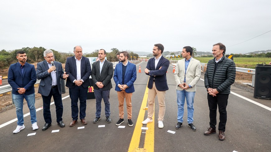 Diretor-presidente da EGR, Luiz Fernando Záchia, discursa durante inauguração da nova ponte da ERS-474