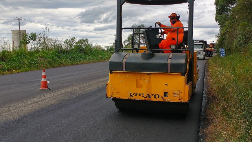 Usuários devem redobrar a atenção diante das máquinas na pista 